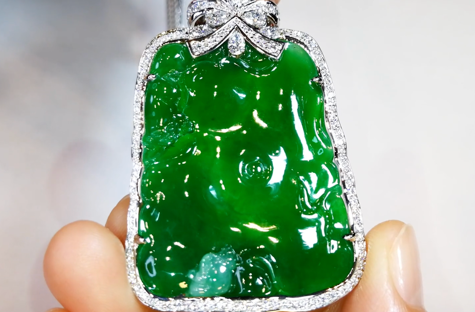 71.67ct Fei Cui Imperial A Jadeite Necklace with D Flawless Diamonds set in 18K White Gold