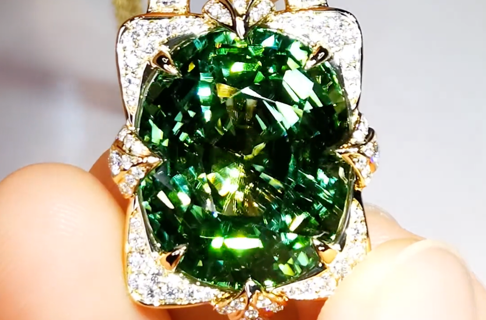 35.16ct Flawless Neon Titanium Tourmaline Necklace with D Flawless Diamonds set in 18K Yellow Gold