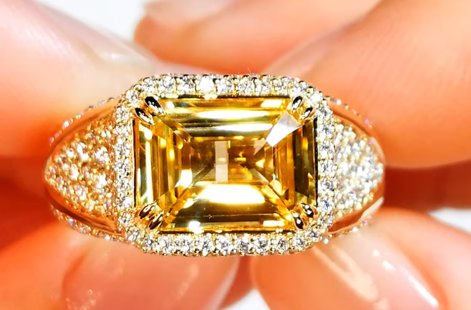 4.01ct Unheated Srilankan Vivid Canary Yellow Sapphire Ring with D Flawless Diamonds set in 18K Yellow Gold