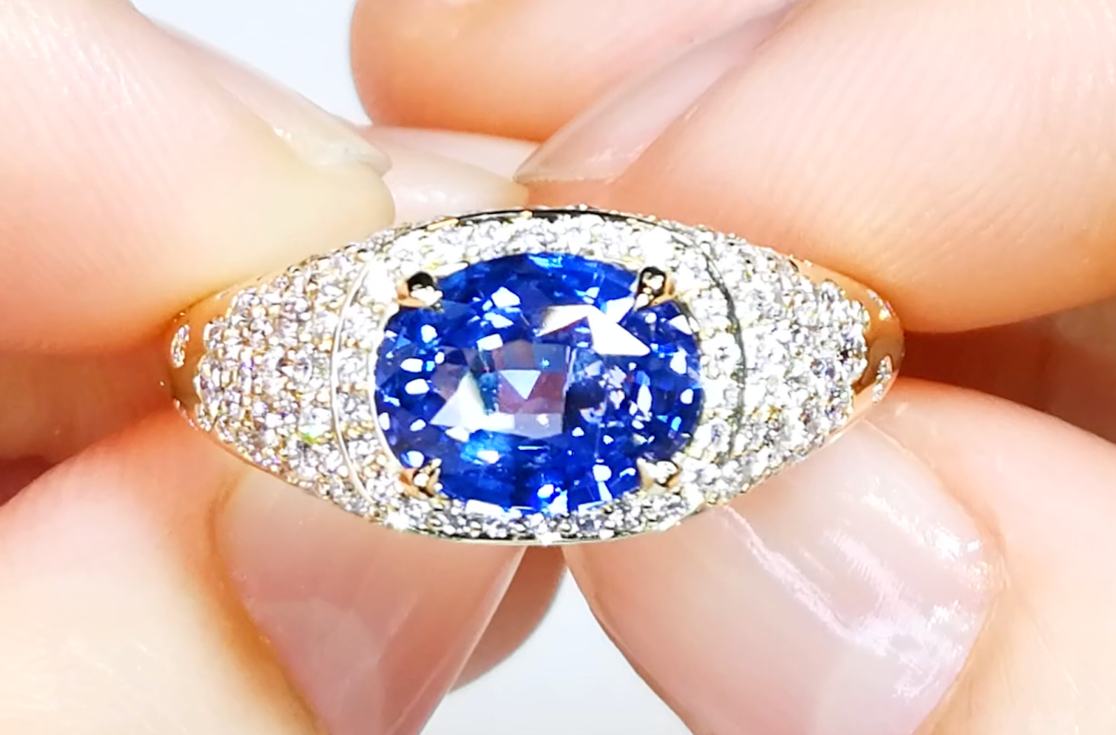 3.01ct Unheated Ceylon Blue Sapphire Ring with D Flawless Diamonds set in 18K Yellow Gold