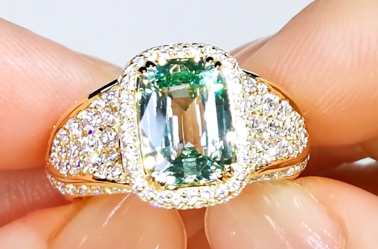 3.03ct Neon Vanadium Chrysoberyl Ring with D Flawless Diamonds set in 18K Yellow Gold