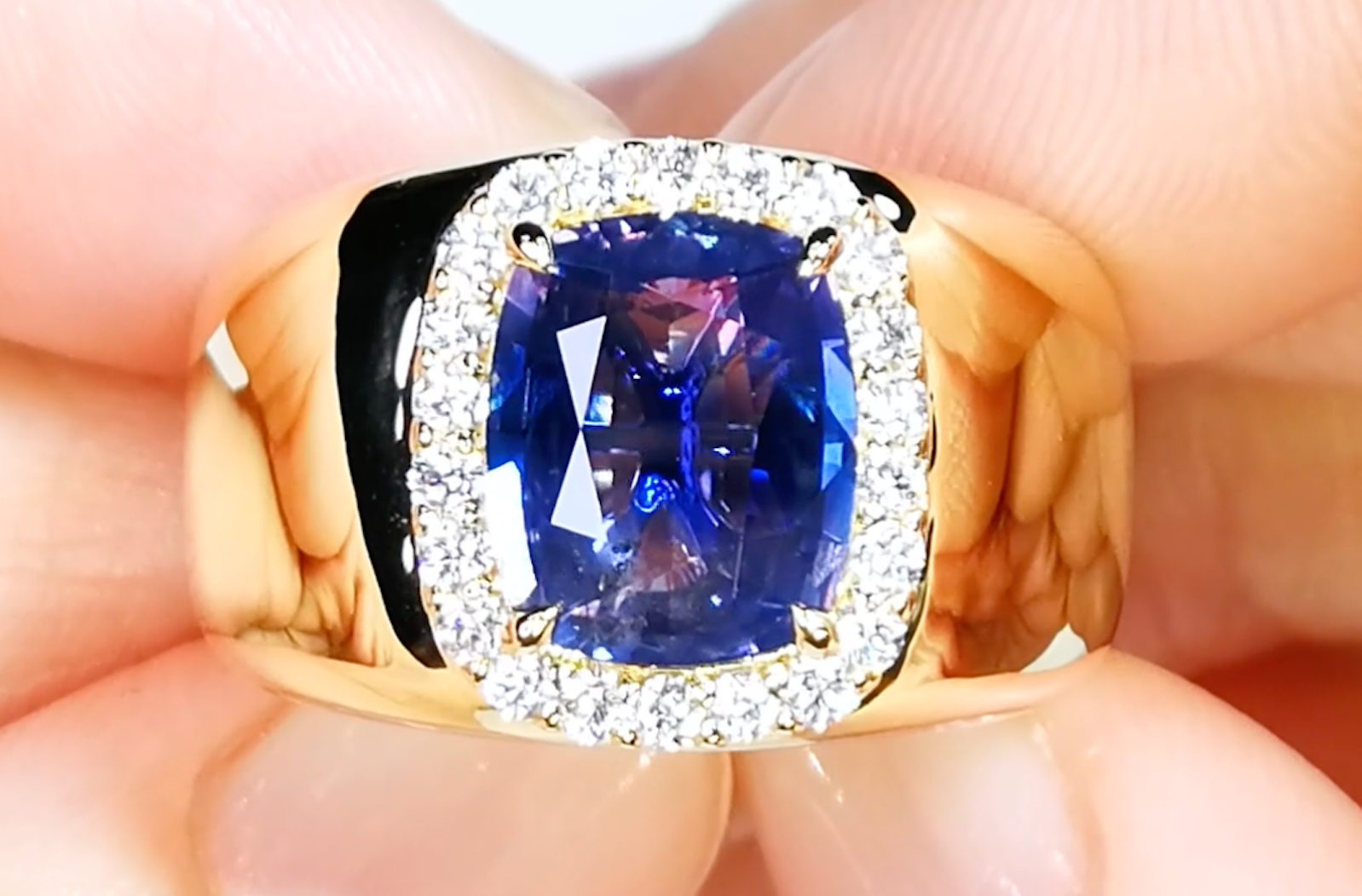 3.32ct Unheated Kashmir Sapphire Ring with D Flawless Diamonds set in 18K Yellow Gold
