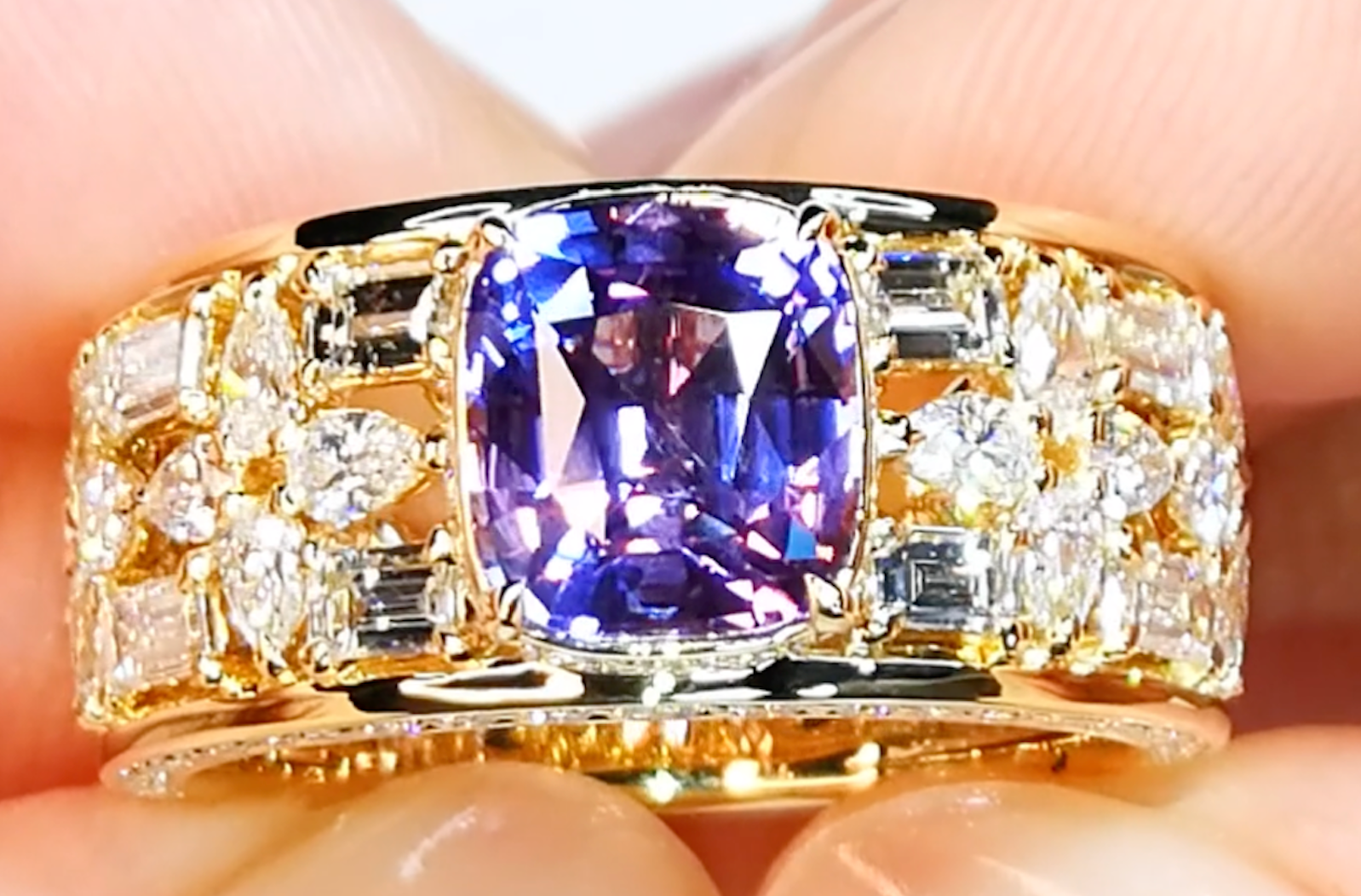 3.00ct Unheated Ceylon Lilac Sapphire Ring with D Flawless Diamonds set in 18K Yellow Gold