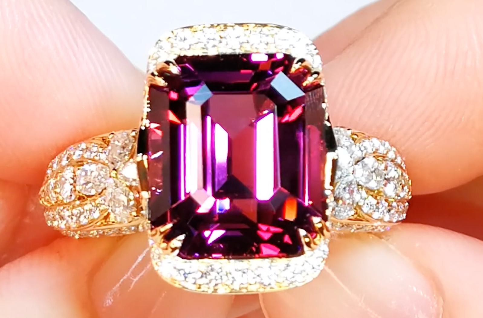 10.17ct Magenta Garnet Ring with D Flawless Diamonds set in 18K Yellow Gold