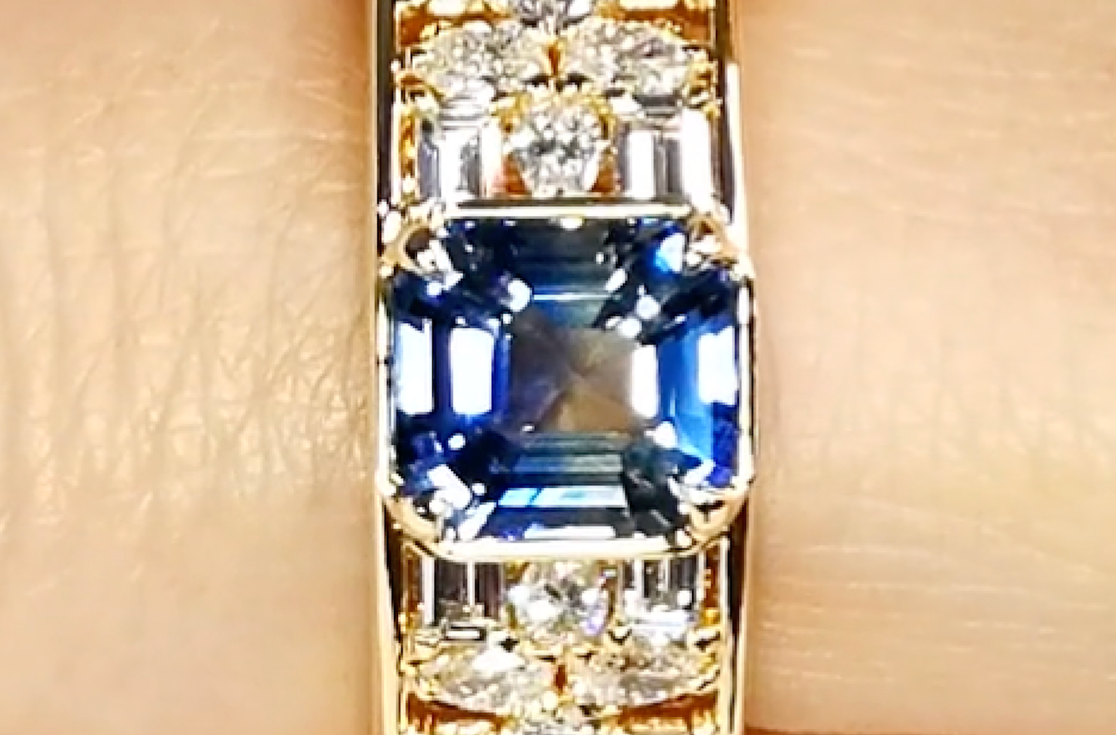 2.54ct Unheated Ceylon Bi Color Sapphire Ring with D Flawless Diamonds set in 18K Yellow Gold