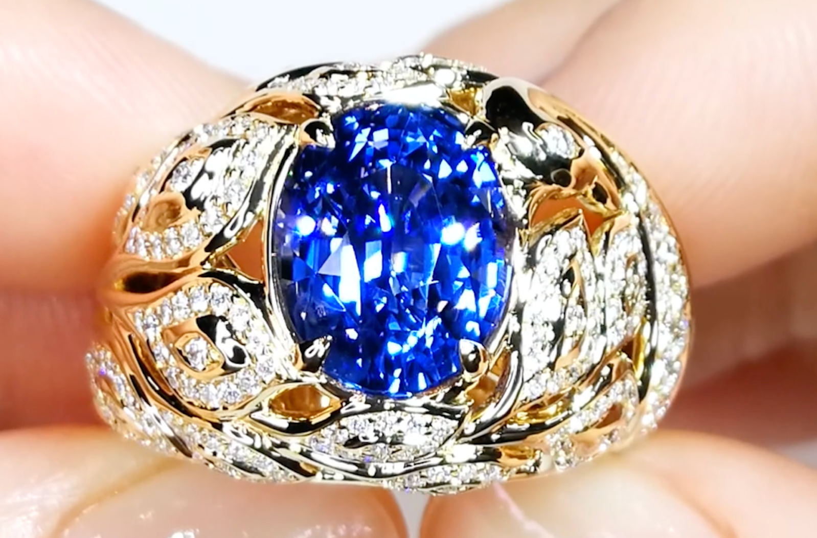 6.51ct Unheated Ceylon Cornflower Blue Sapphire Ring with D Flawless Diamonds set in 18K Yellow Gold