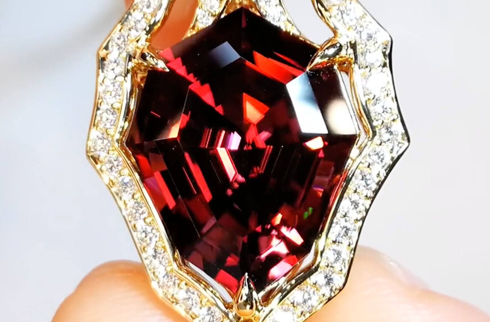 17.25ct Tanzanian Zircon Necklace with D Flawless Diamonds set in 18K Yellow Gold