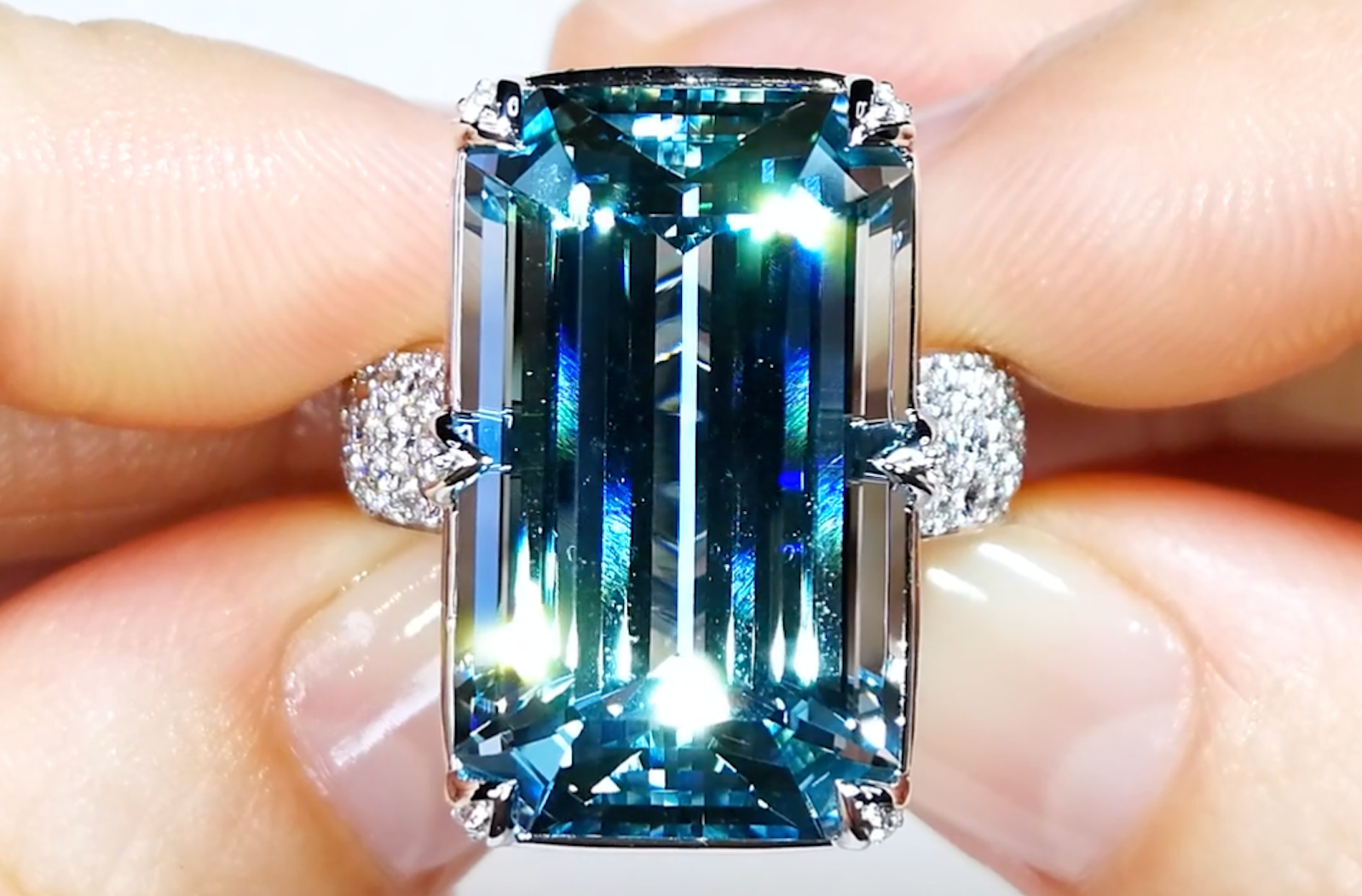 20.03ct Unheated Santa Maria Aquamarine Ring with D Flawless Diamonds set in 18K White Gold