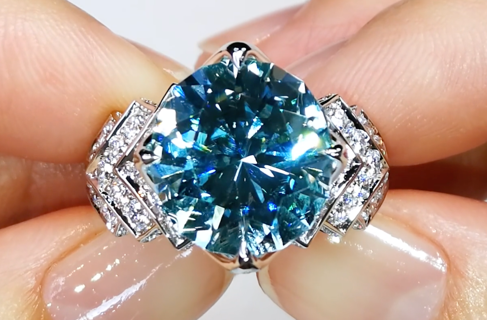 8.08ct Unheated Baby Lumina Paraiba Tourmaline Ring with D Flawless Diamonds set in 18K White Gold