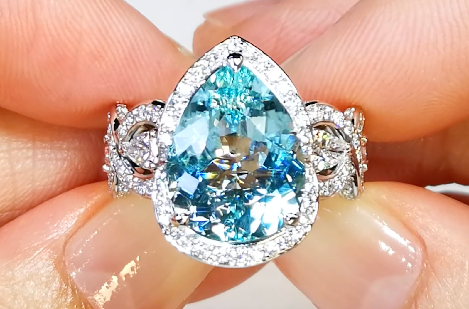 6ct Unheated Baby Lumina Flawless Paraiba Tourmaline Ring with D Flawless Diamonds set in Platinum