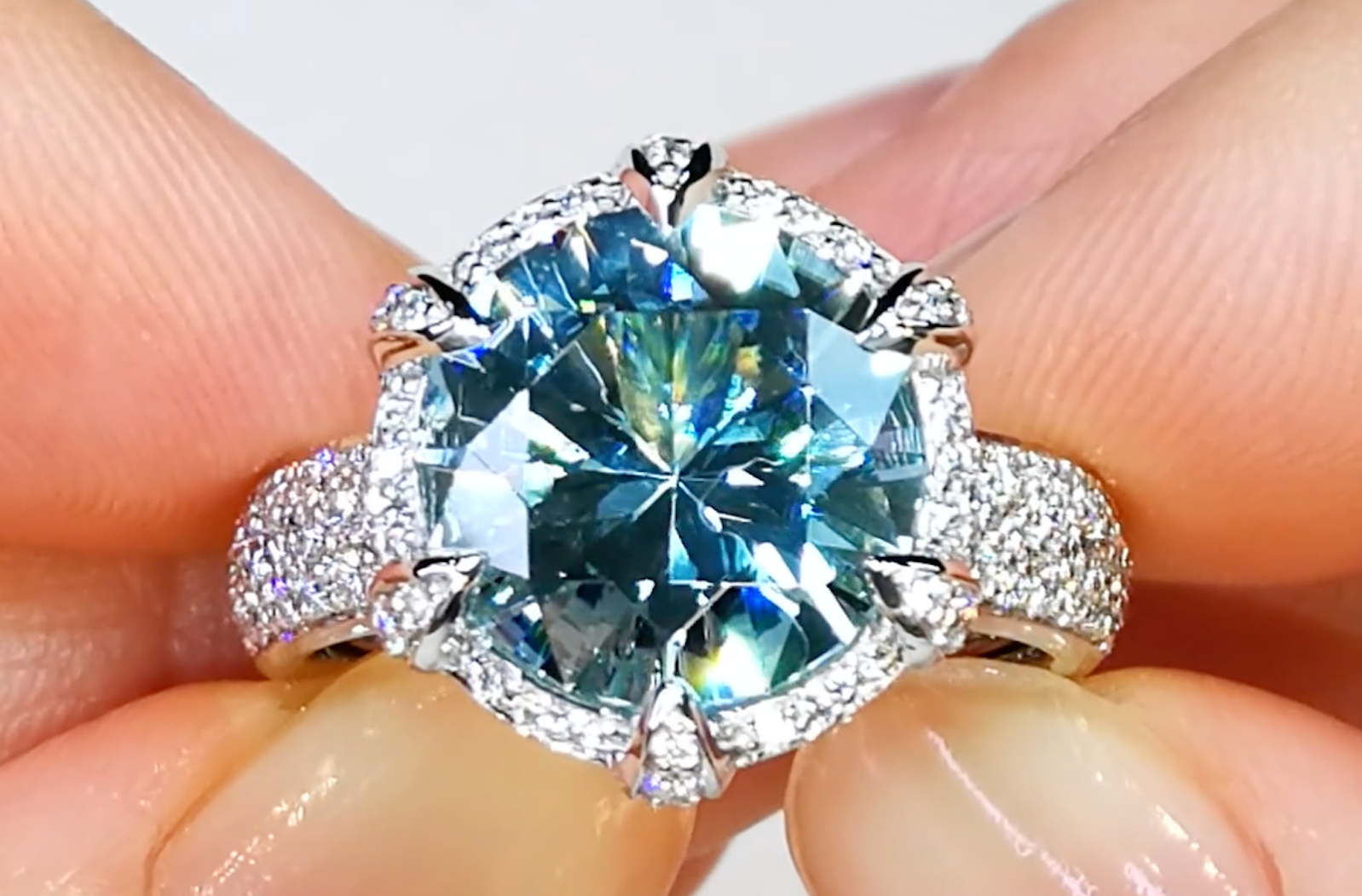 5 - 6 ct Unheated Baby Lumina Paraiba Tourmaline Ring with D Flawless Diamonds set in 18K White Gold