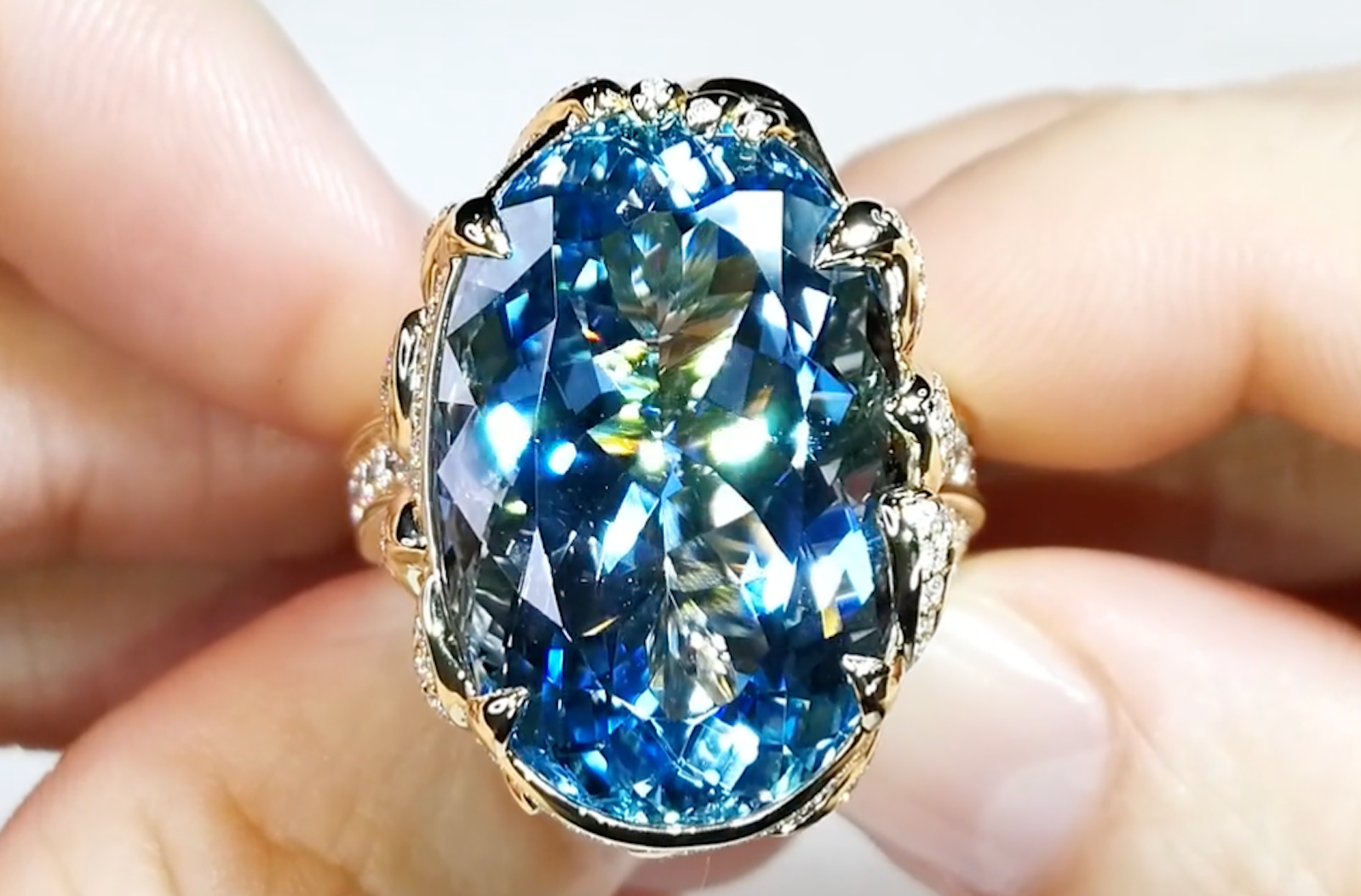 23.65ct Santa Maria Aquamarine Ring with D Flawless Diamonds set in 18K Yellow Gold