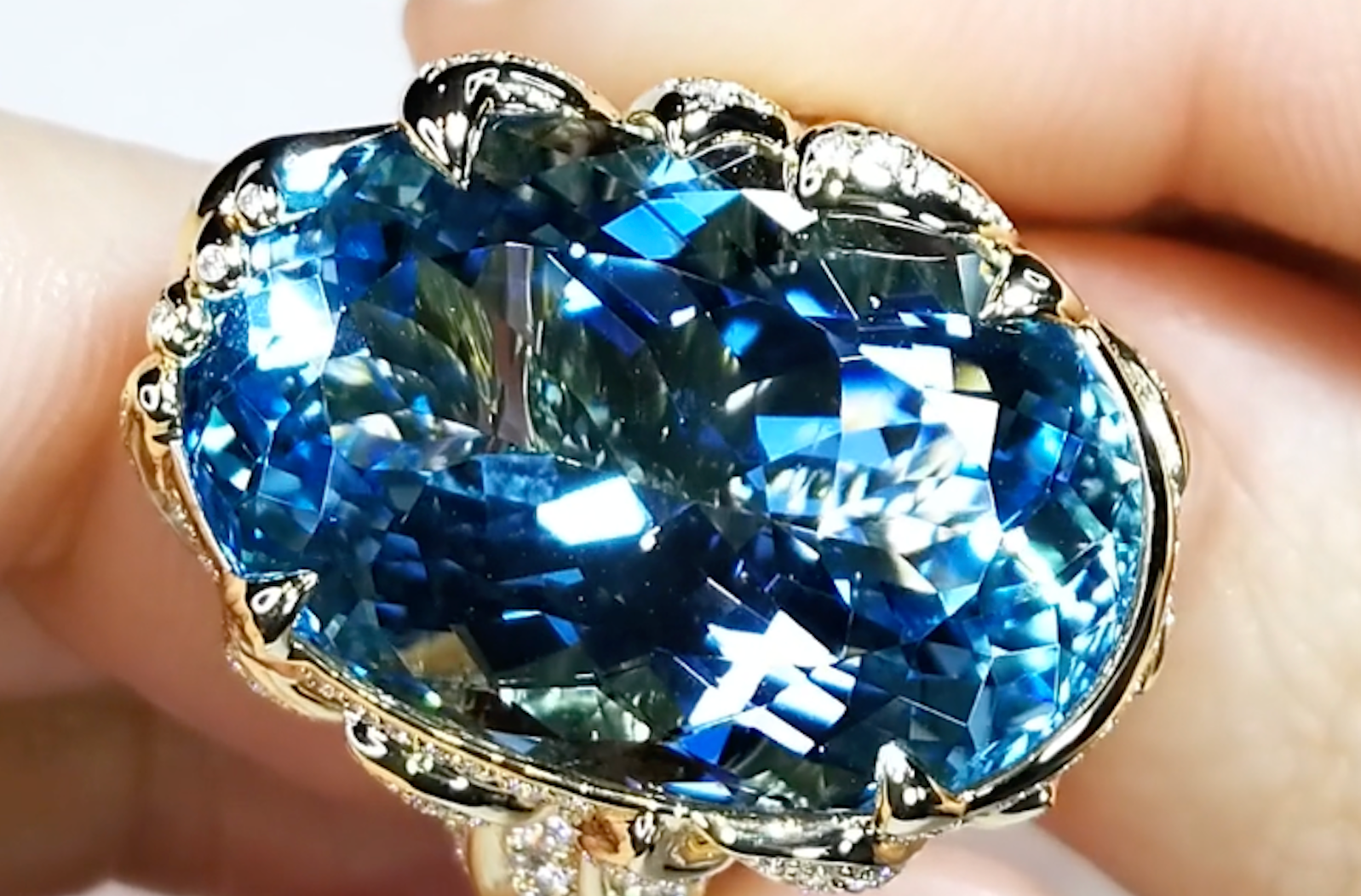 23.65ct Santa Maria Aquamarine Ring with D Flawless Diamonds set in 18K Yellow Gold