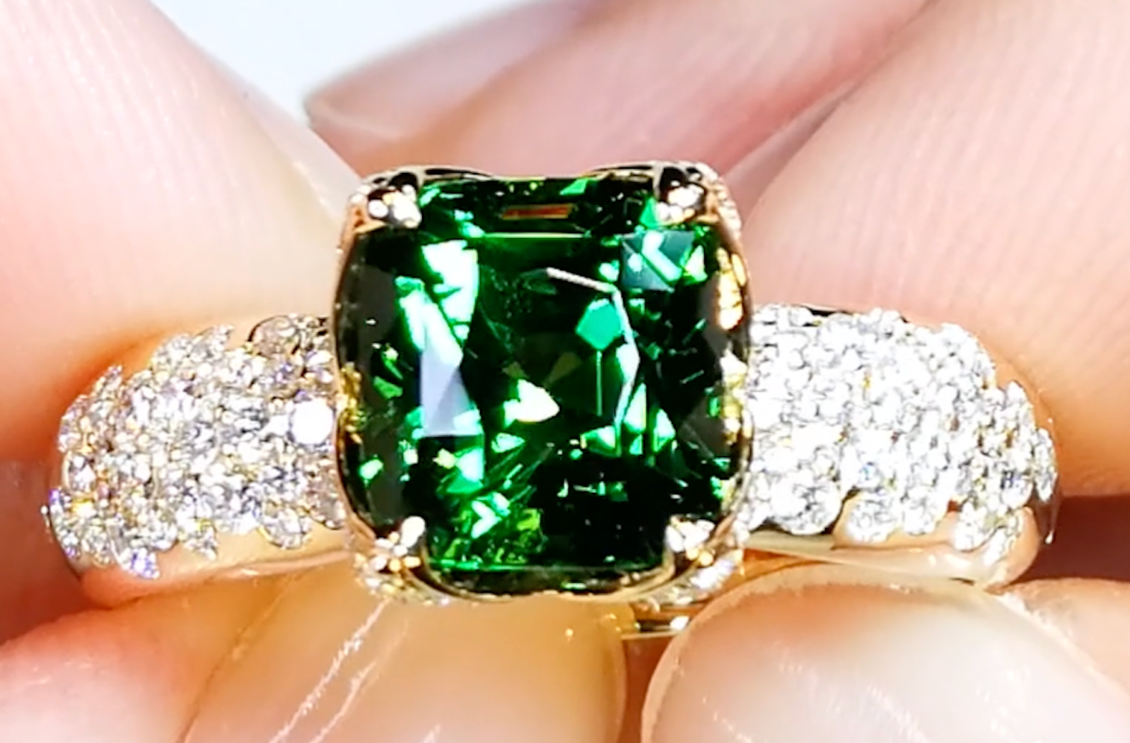 3.09ct Vivid Green Tsavorite Garnet Ring with D Flawless Diamonds set in 18K Yellow Gold