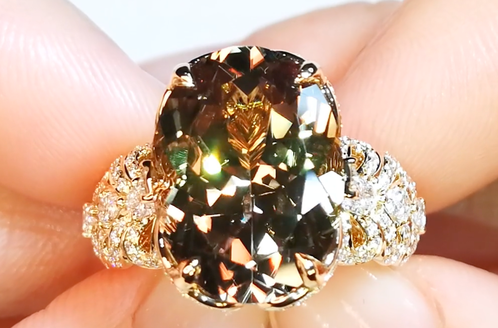 9.98ct Zultanite Ring with D Flawless Diamonds set in 18K Yellow Gold