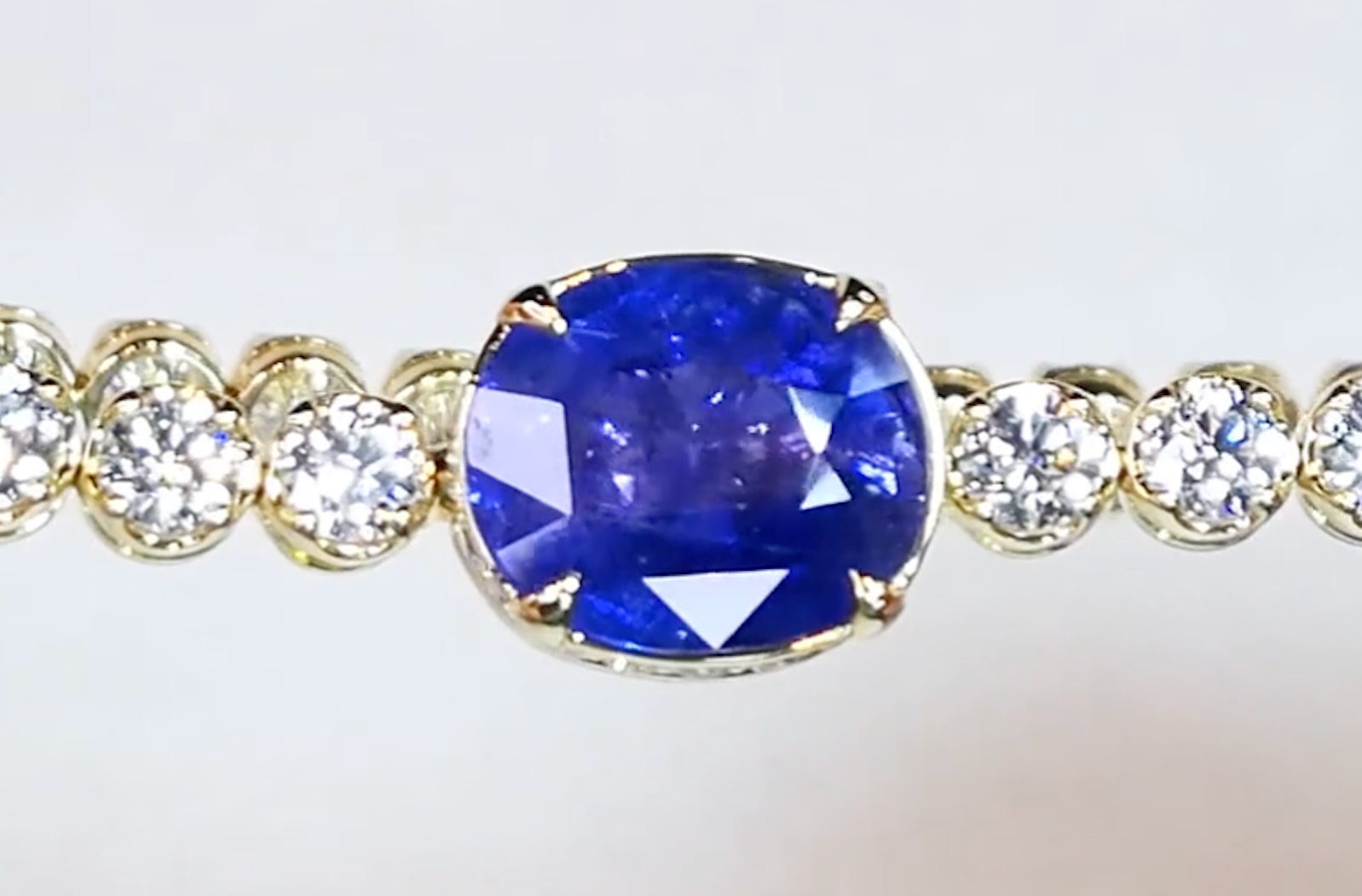 3.14ct Unheated Kashmir Blue Sapphire Bracelet with D Flawless Diamonds set in 18K Yellow Gold