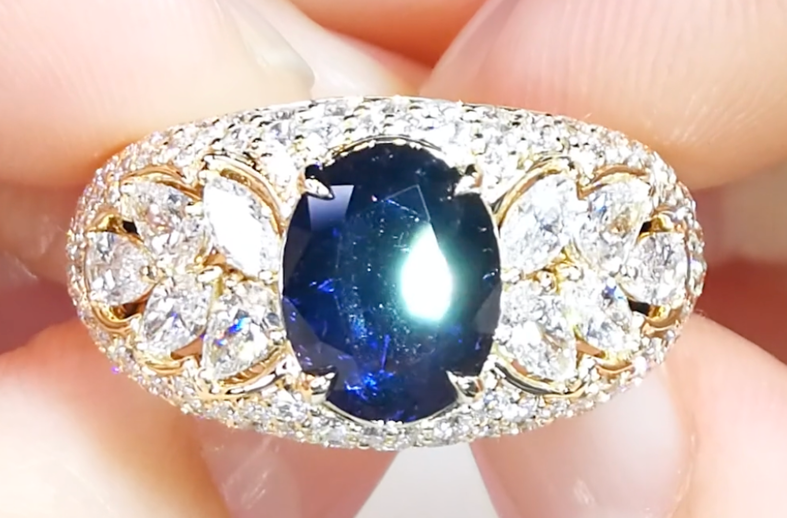 2.73ct Unheated Kashmir Sapphire Ring with D Flawless Diamonds set in 18K Yellow Gold