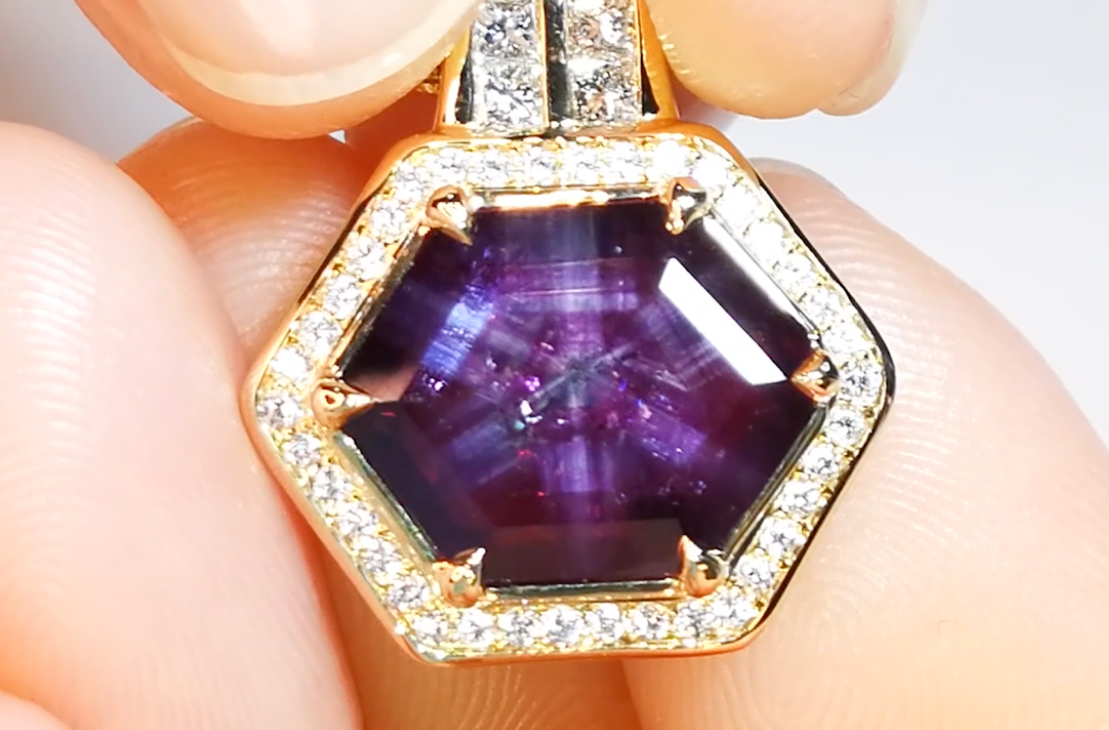 8.26ct Unheated Trapiche Kashmir Sapphire Necklace with D Flawless Diamonds set in 18K Yellow Gold