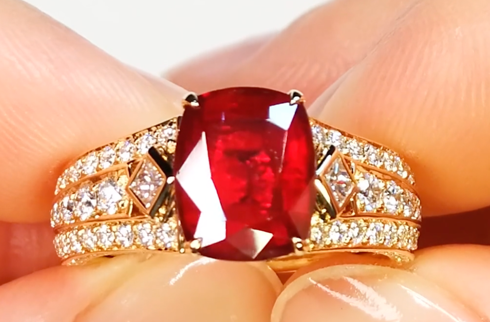 7.06ct Paraiba Mine Manganotantalite Ring with D Flawless Diamonds set in 18K Yellow Gold