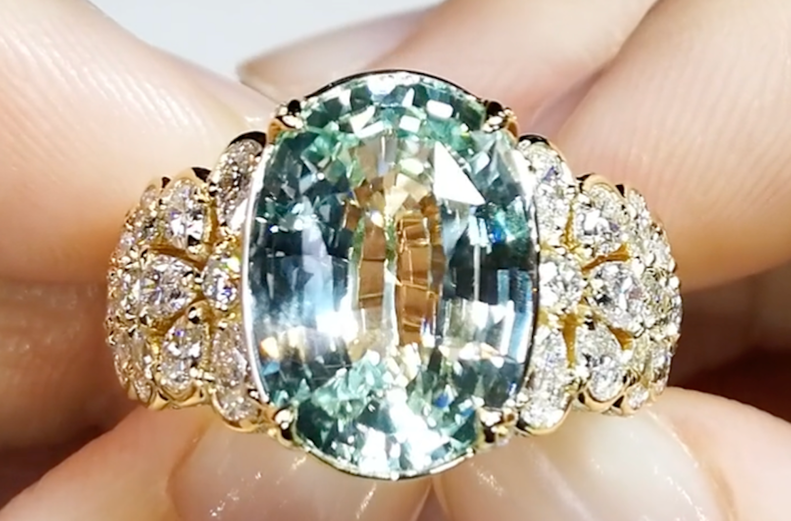 8.51ct Vanadium Chrysoberyl Ring with D Flawless Diamonds set in 18K Yellow Gold