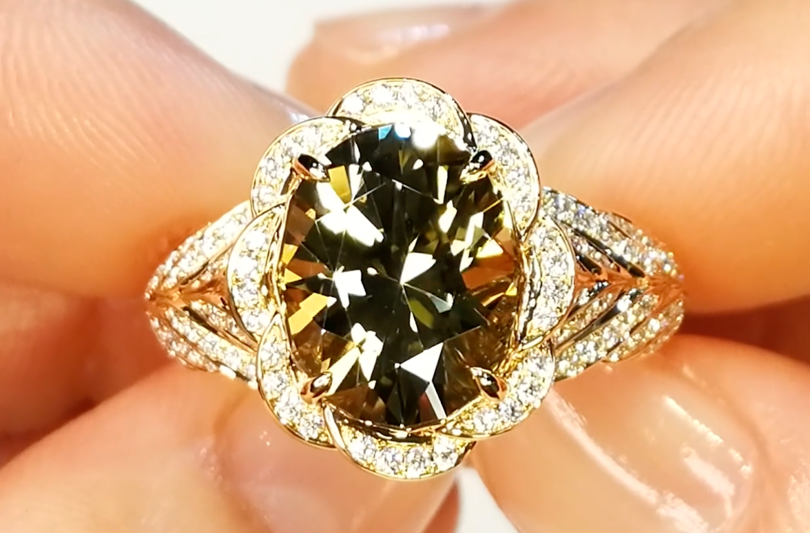5.12ct Yellow Tanzanite Ring with D Flawless Diamonds set in 18K Yellow Gold