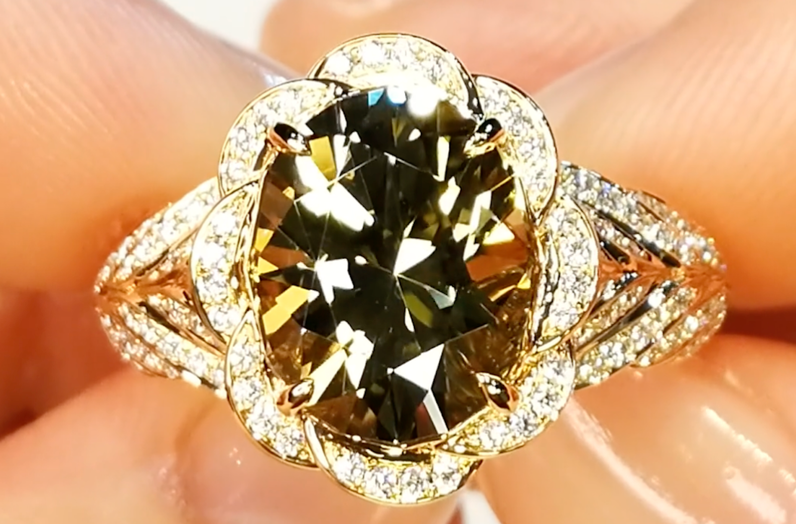 5.12ct Yellow Tanzanite Ring with D Flawless Diamonds set in 18K Yellow Gold