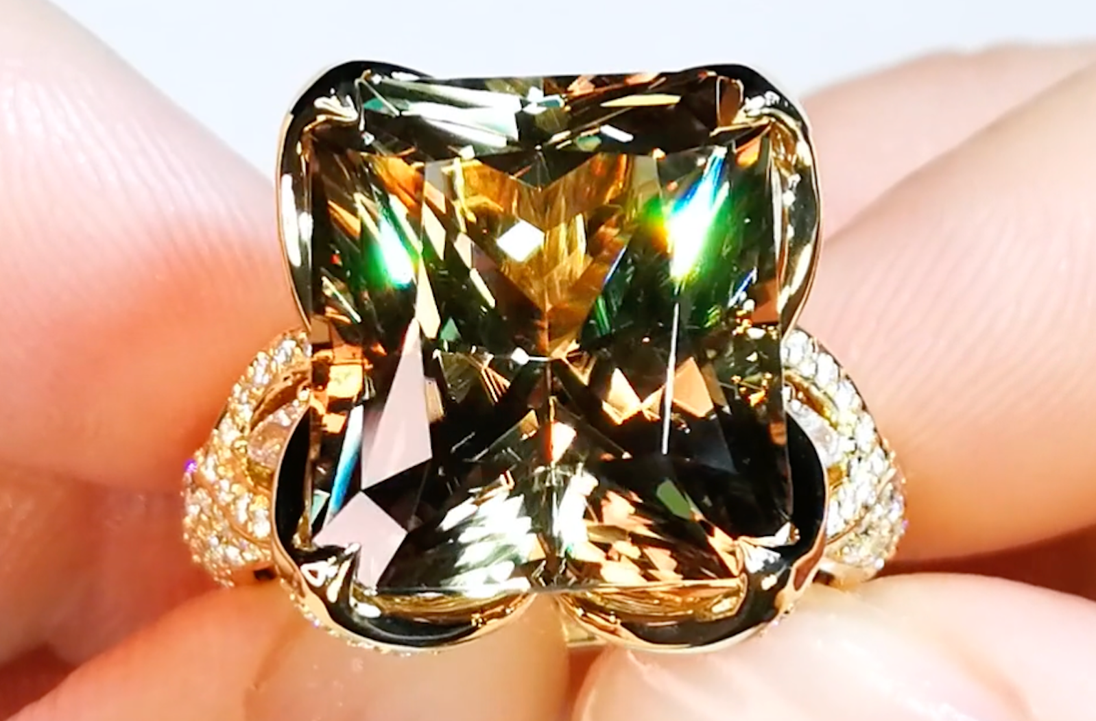 14.76ct Zultanite Ring with D Flawless Diamonds set in 18K Yellow Gold