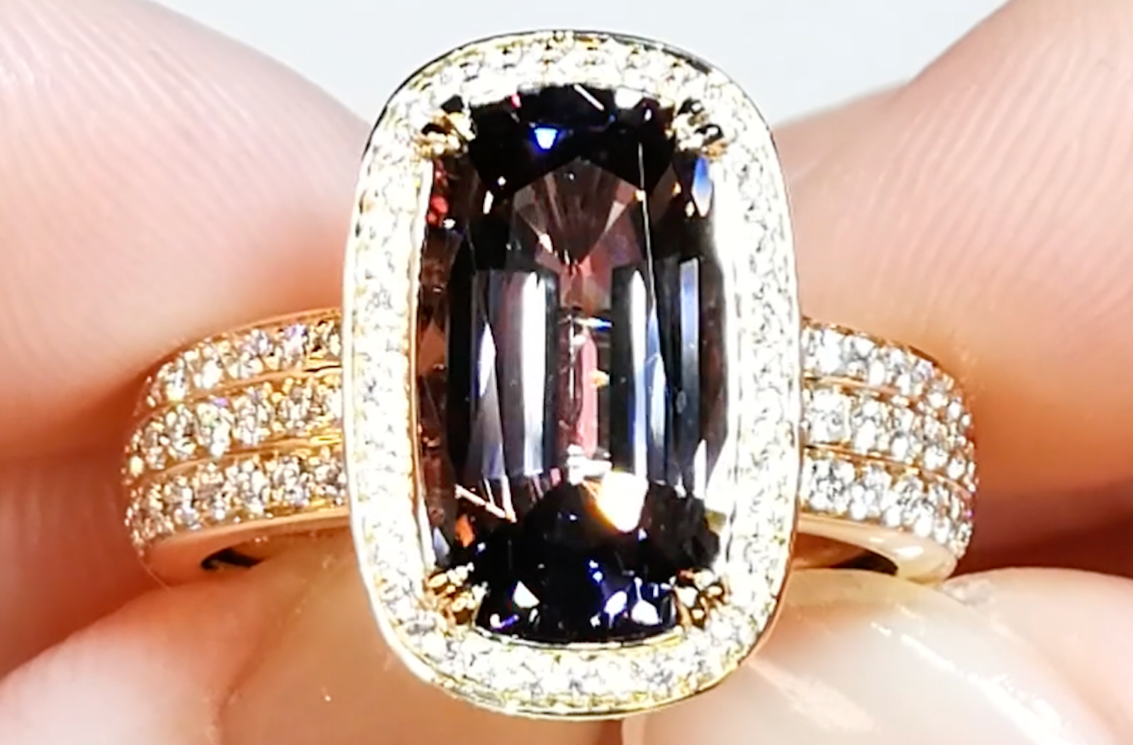 4.11ct Unheated Bluish Pink Tanzanite Ring with D Flawless Diamonds set in 18K Yellow Gold