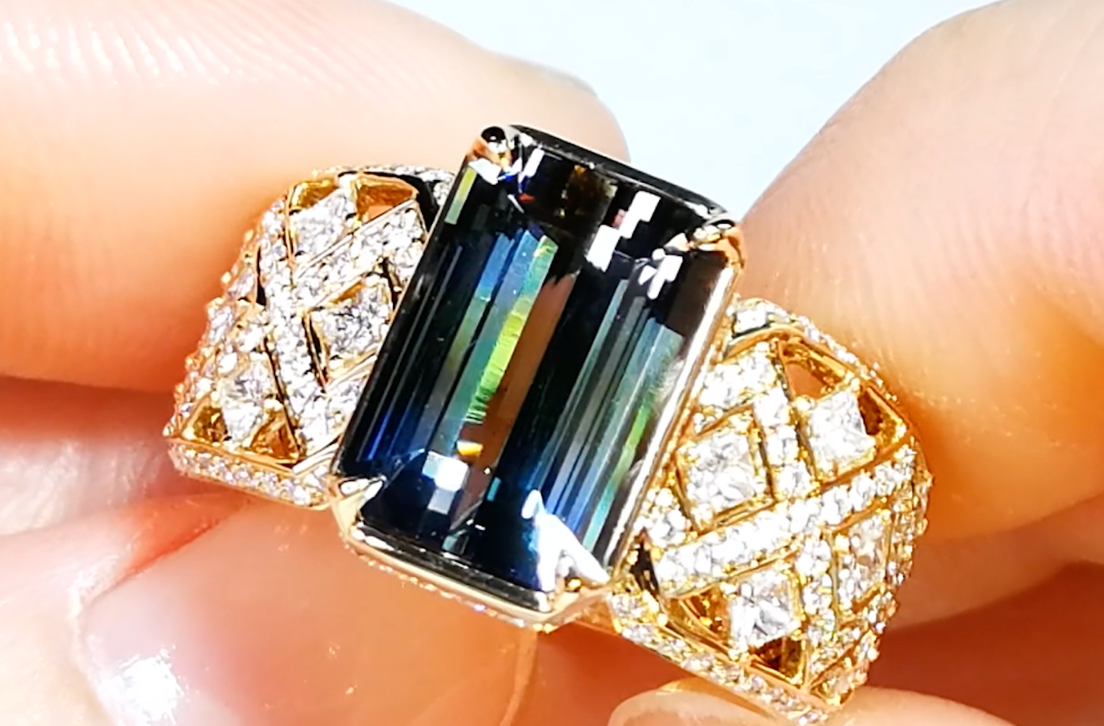 4.53ct Bi Color Tanzanite Ring with D Flawless Diamonds set in 18K Yellow Gold