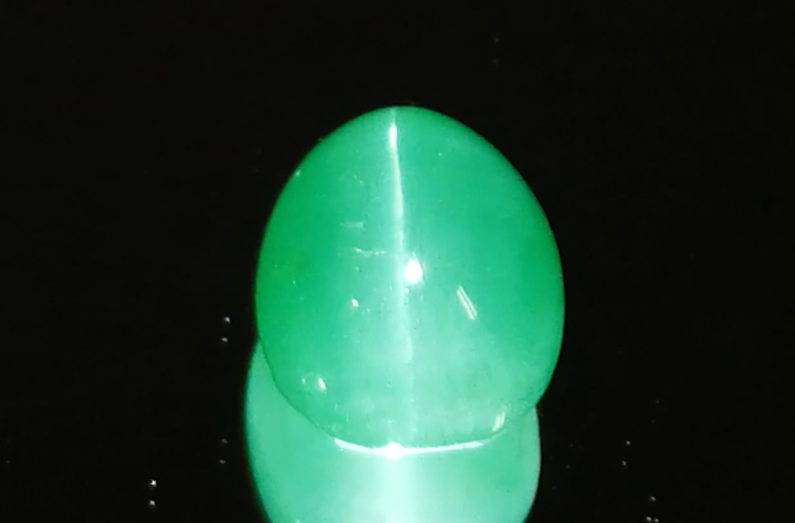 16.80ct Emerald Cats Eye Ring with D Flawless Diamonds set in 18K Yellow Gold