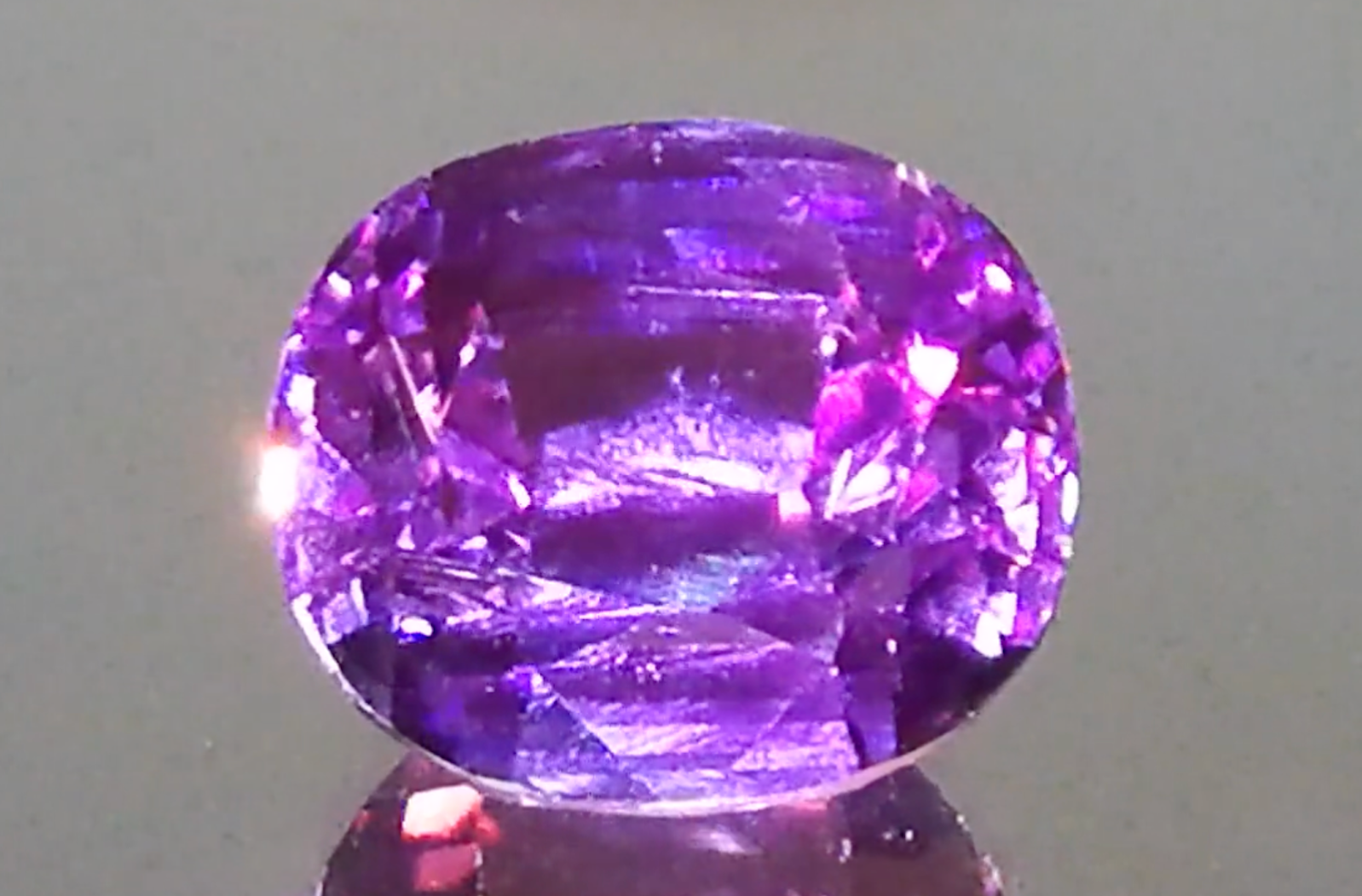 10.00ct Patroke Kunzite Ring with D Flawless Diamonds set in 18K Yellow Gold