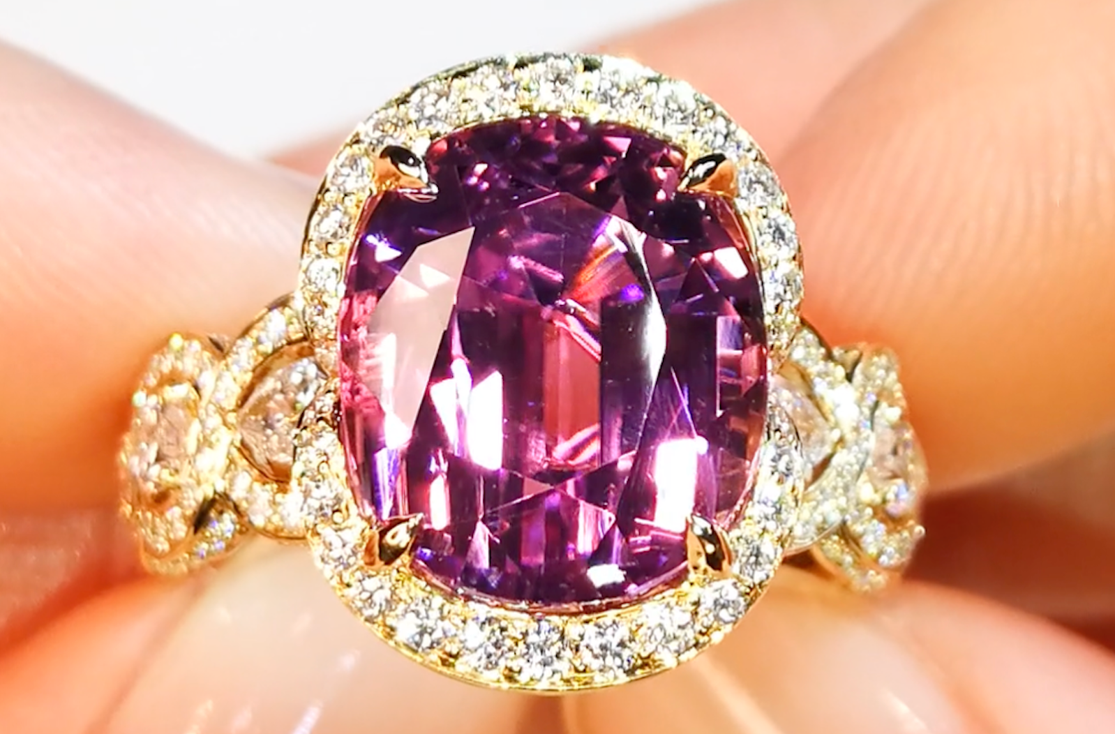10.00ct Patroke Kunzite Ring with D Flawless Diamonds set in 18K Yellow Gold