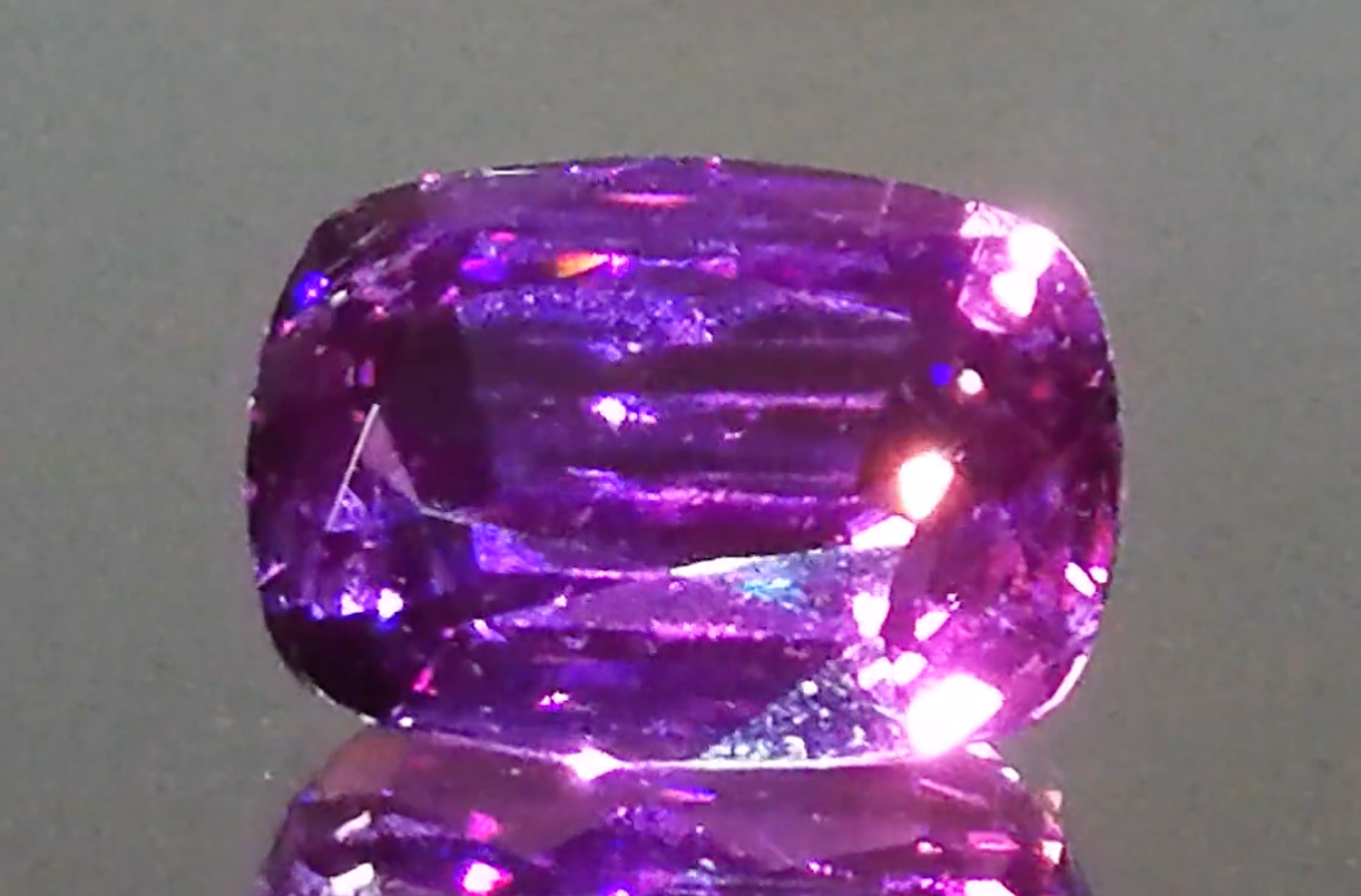 11.55ct Patroke Kunzite Ring with D Flawless Diamonds set in 18K Yellow Gold