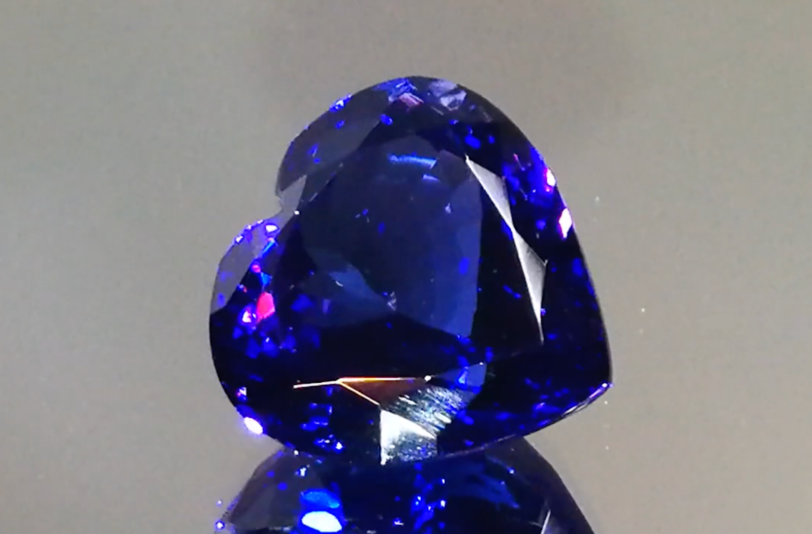 20.53ct Tanzanite Necklace with D Flawless Diamonds set in 18K Yellow Gold