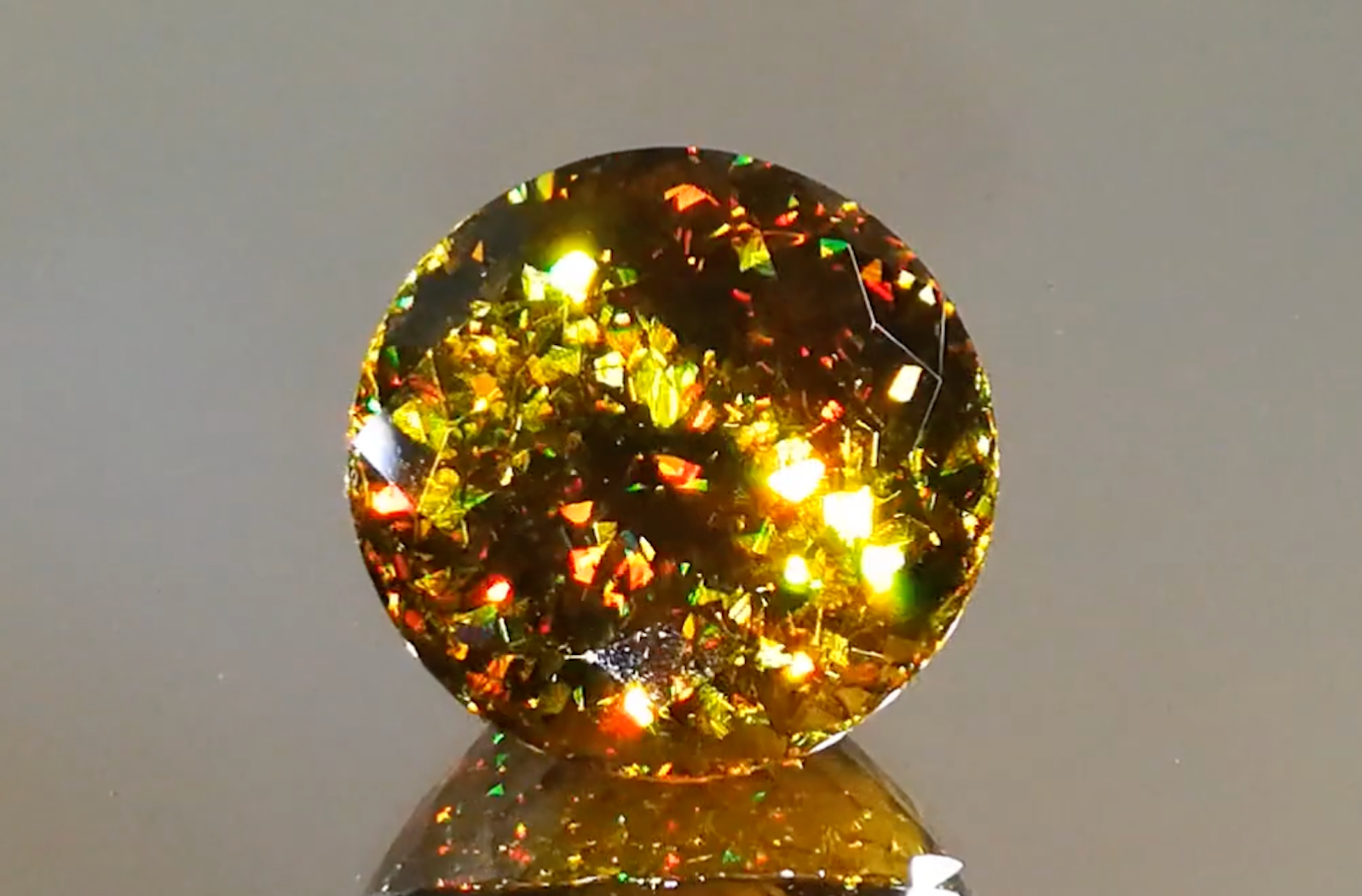 21.94ct Madagascar Sphene Necklace with D Flawless Diamonds set in 18K Yellow Gold