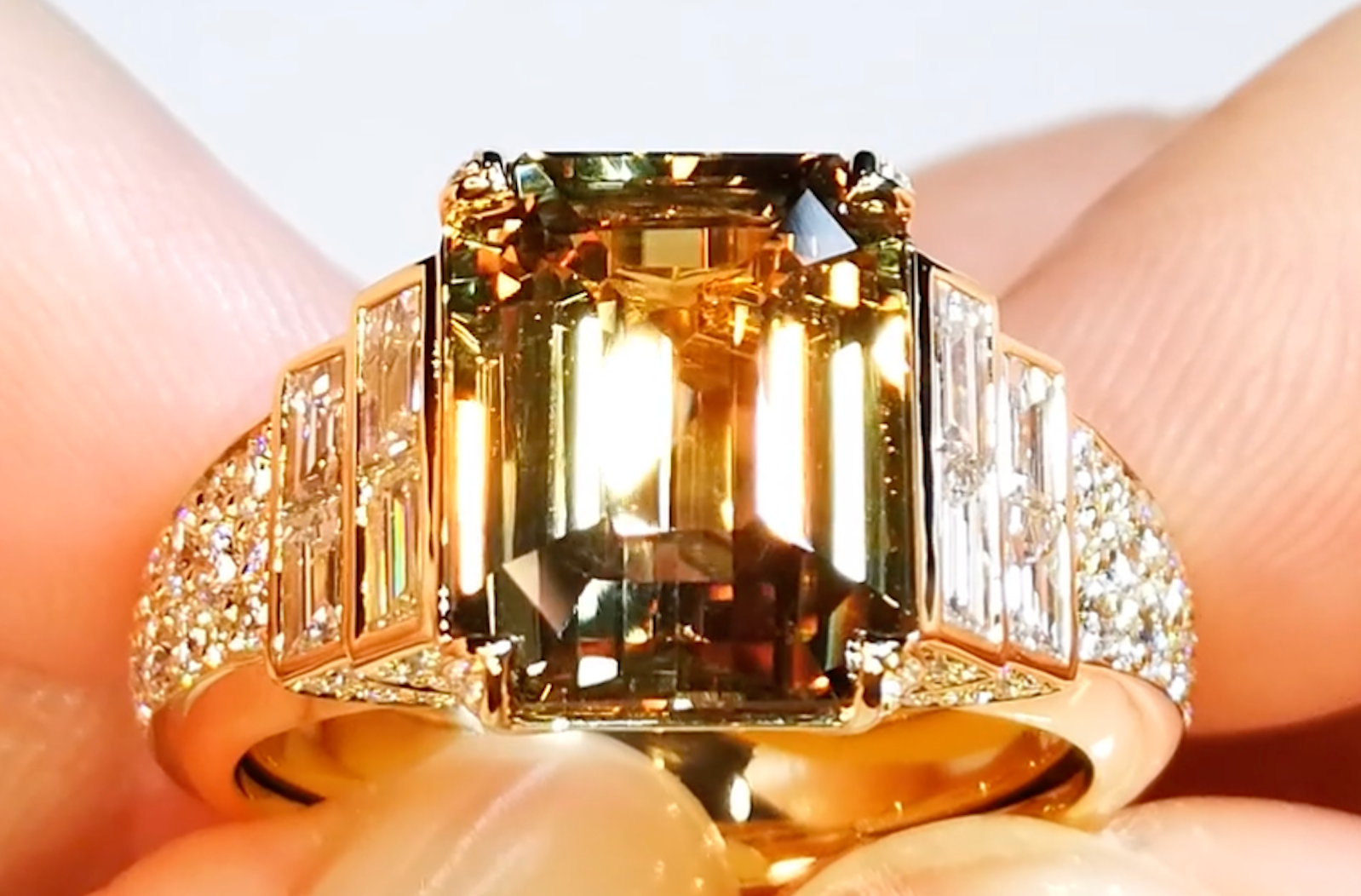 6.09ct Unheated Malawi Bi Color Sapphire Ring with D Flawless Diamonds set in 18K Yellow Gold