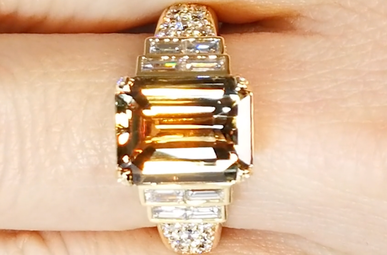 6.09ct Unheated Malawi Bi Color Sapphire Ring with D Flawless Diamonds set in 18K Yellow Gold