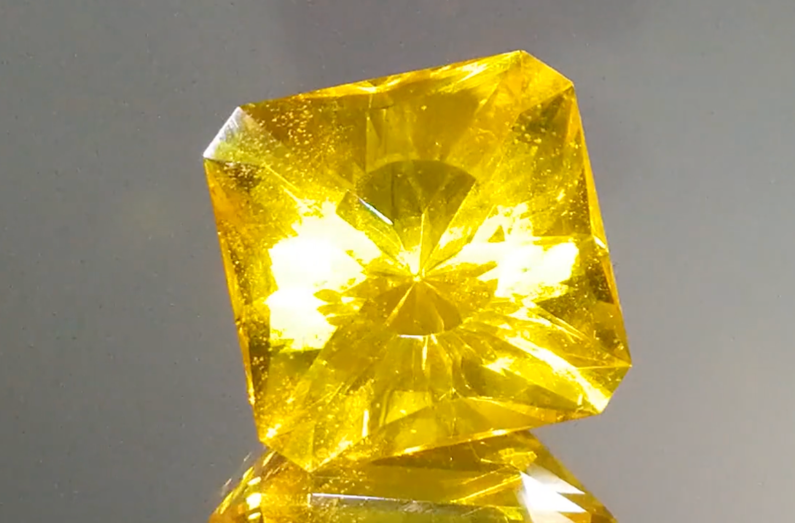 15.78ct Dominican Historic Yellow Amber Necklace with D Flawless Diamonds set in 18K Yellow Gold