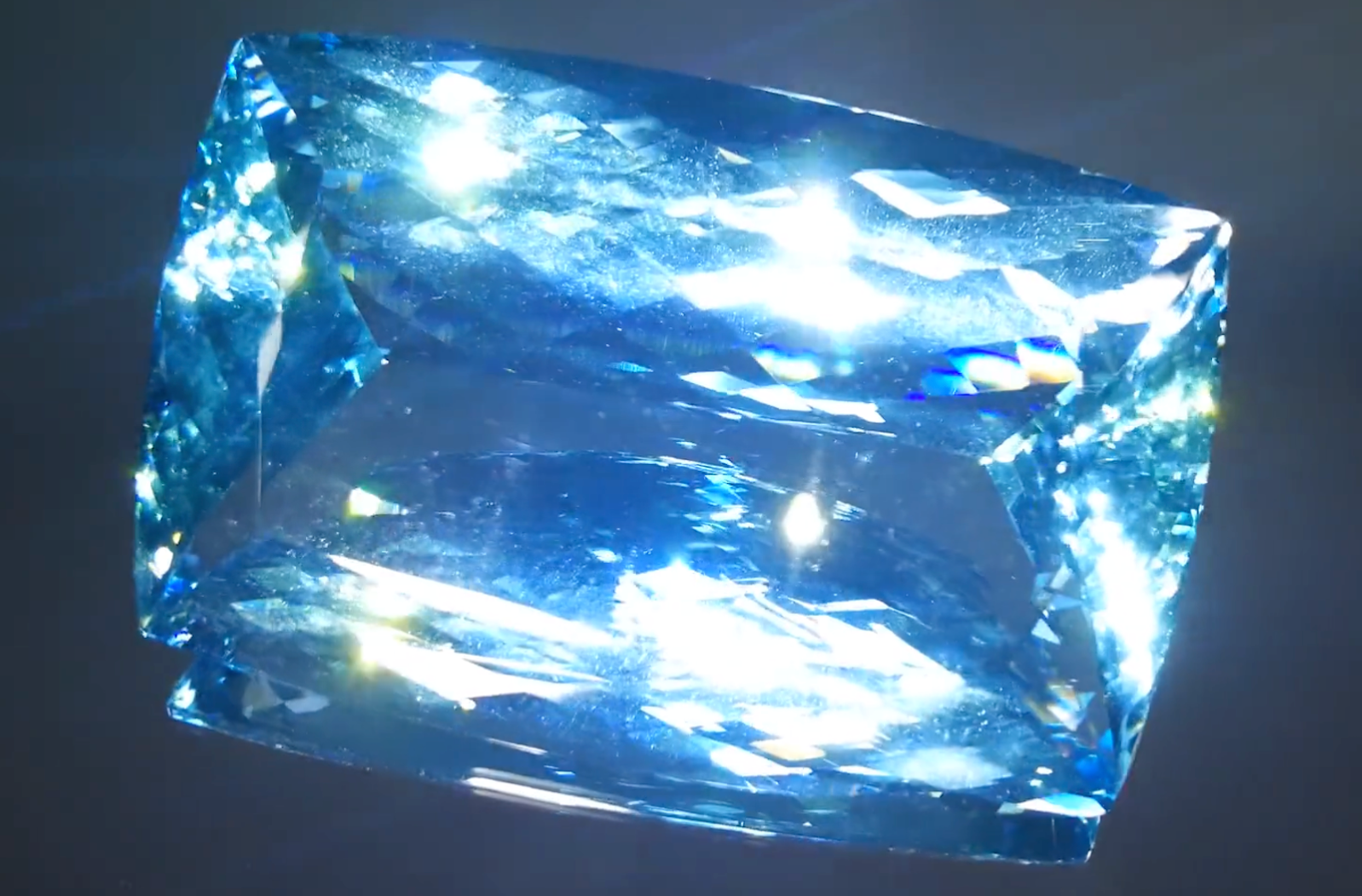 411.00ct Record Santa Maria Aquamarine Necklace with D Flawless Diamonds set in 18K White Gold