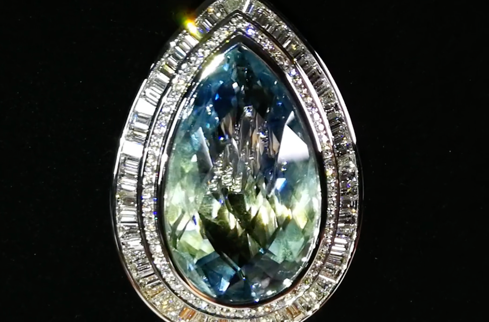 30.79ct Unheated Ceylon Bi Color Sapphire Necklace with D Flawless Diamonds set in 18K White Gold