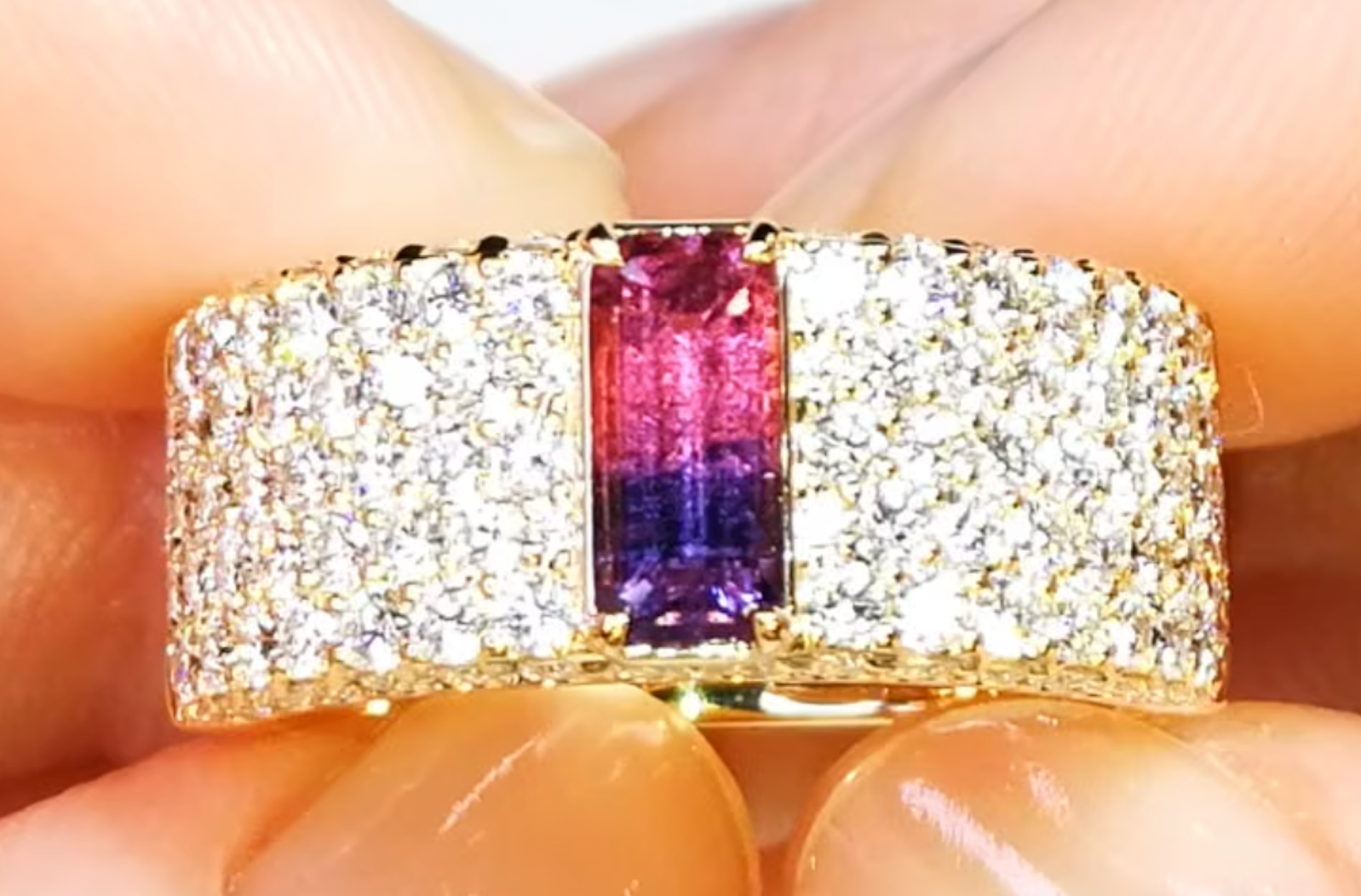 0.92ct Unheated Bi Color Sapphire Ring with D Flawless Diamonds set in 18K Yellow Gold