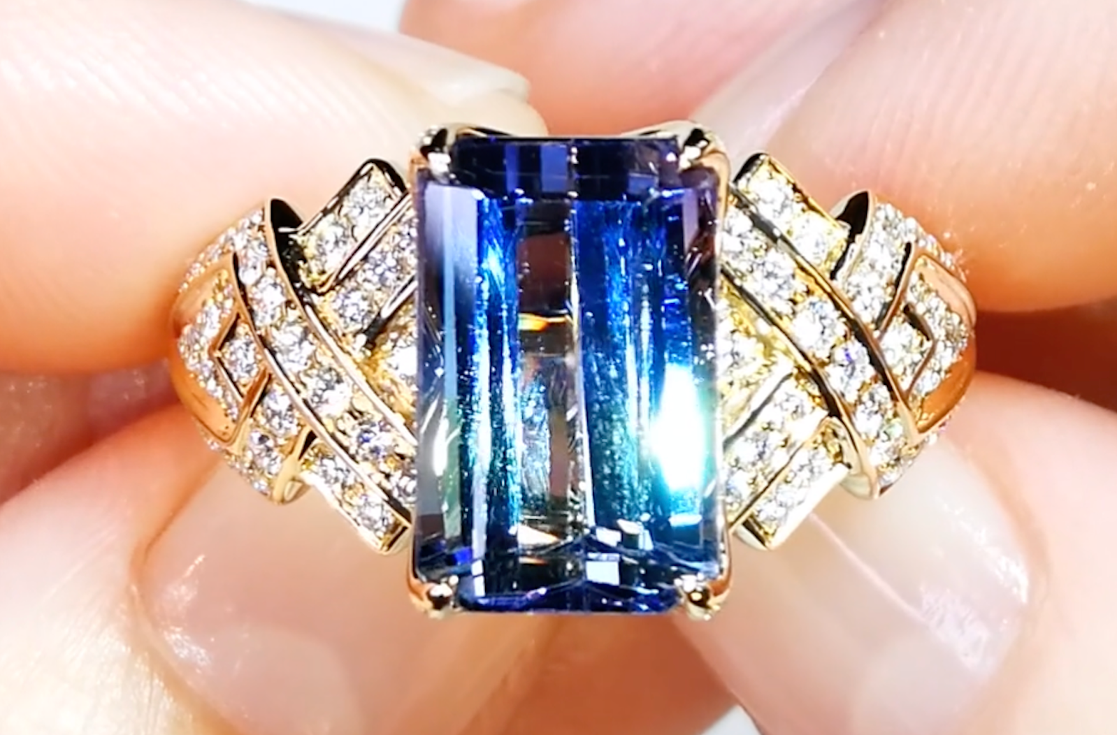 5.31ct Unheated Bi Color Tanzanite Ring with D Flawless Diamonds set in 18K Yellow Gold