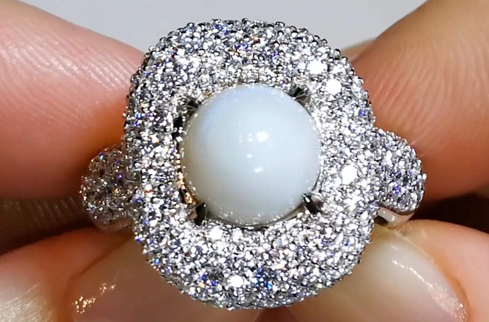 4.34ct Natural Spondylous Gem Pearl Ring with D Flawless Diamonds set in 18K White Gold