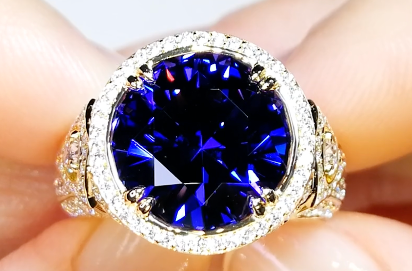 8.38ct Tanzanite Ring with D Flawless Diamonds set in 18K Yellow Gold