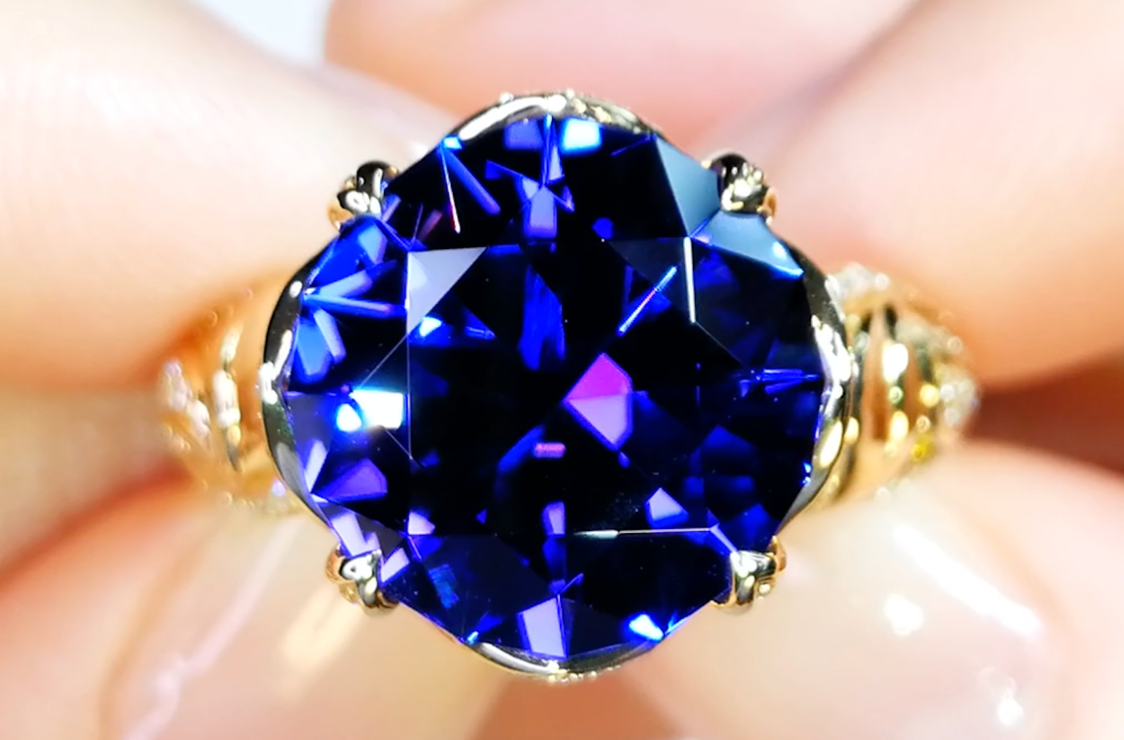 8.51ct Tanzanite Ring with D Flawless Diamonds set in 18K Yellow Gold