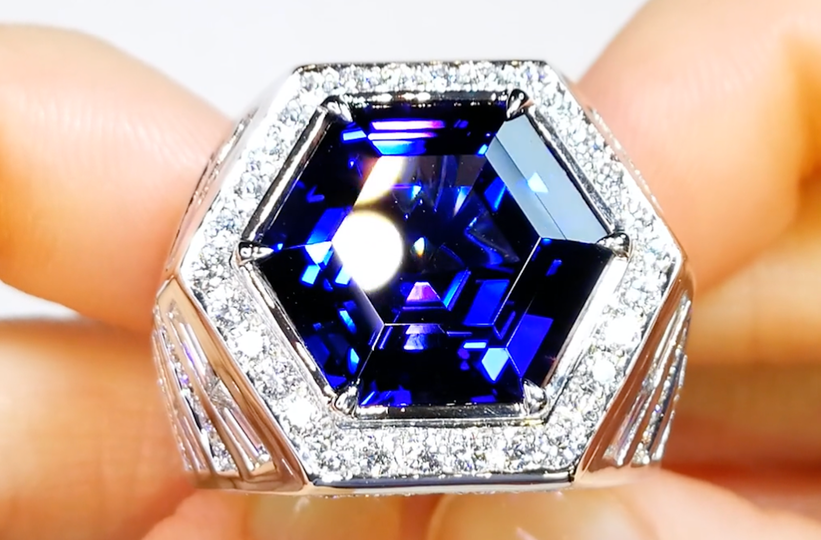 13.66ct Tanzanite Ring with D Flawless Diamonds set in 18K White Gold