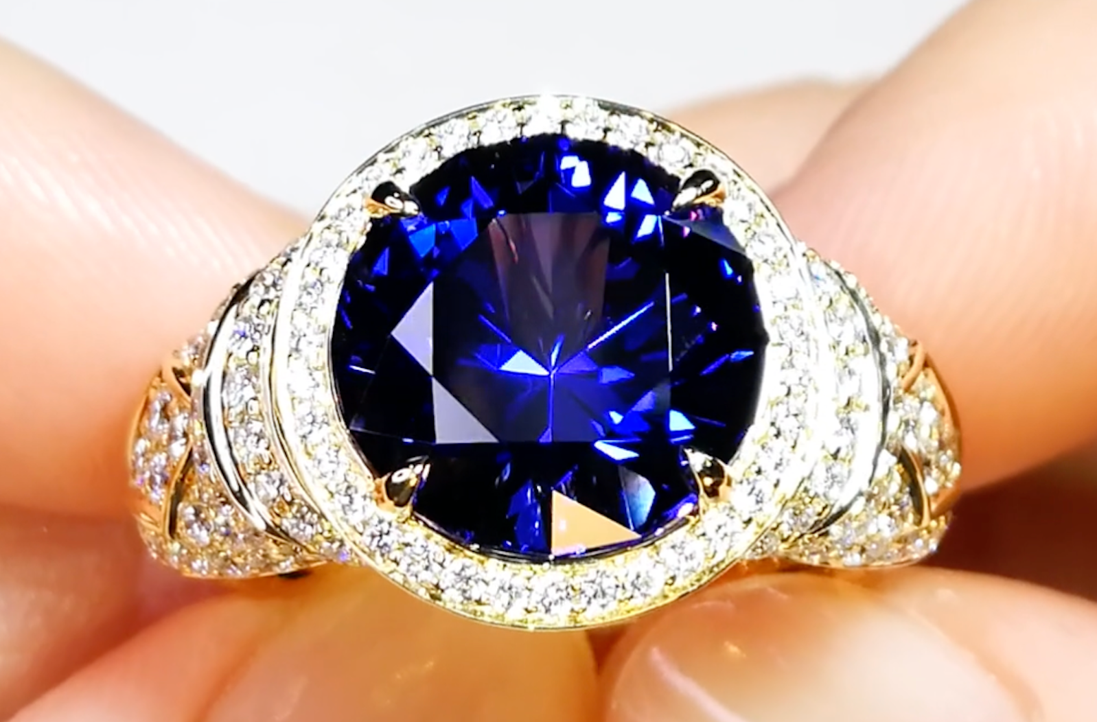 7.05ct Tanzanite Ring with D Flawless Diamonds set in 18K Yellow Gold