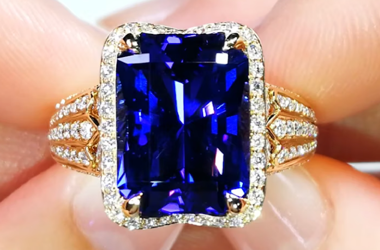 7.51ct Tanzanite Ring with D Flawless Diamonds set in 18K Yellow Gold