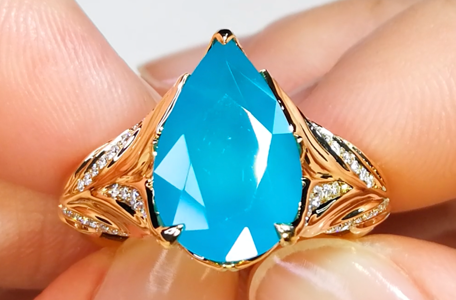 6.87ct Neon Mexican Smithsonite Ring with D Flawless Diamonds set in 18K Yellow Gold