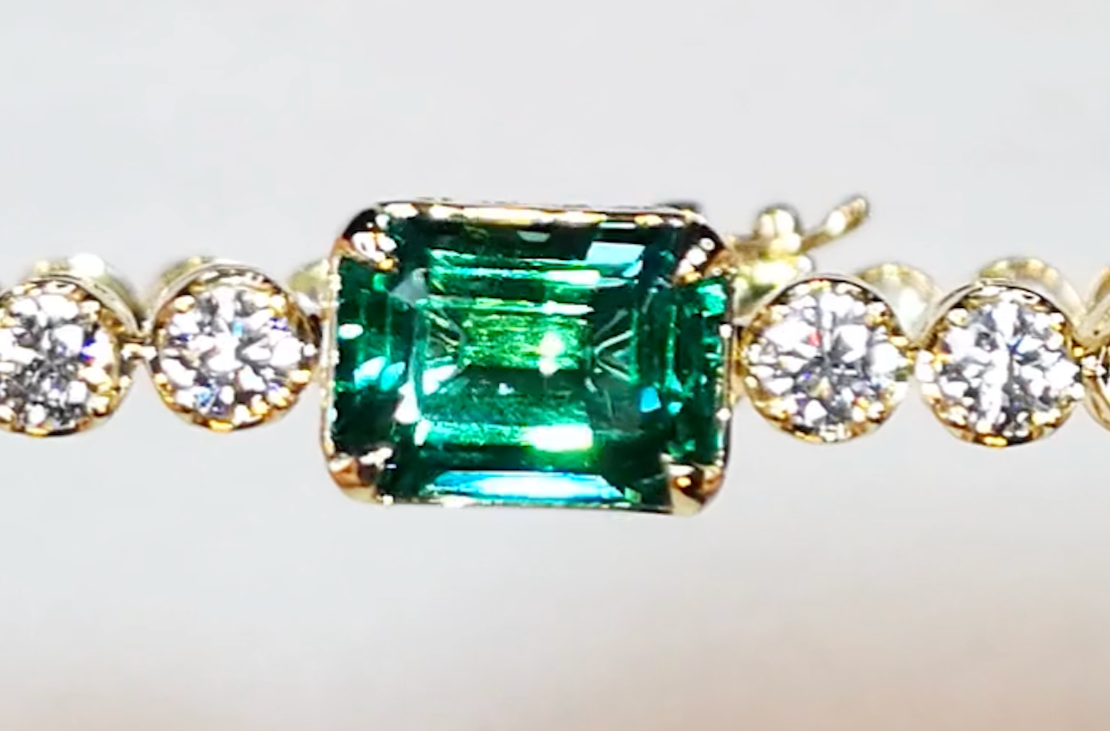 1.80ct No Oil Russian Emerald Bracelet with D Flawless Diamonds set in 18K Yellow Gold